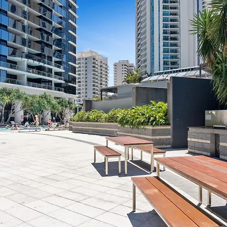 Circle On Cavill Canal Views Huge Apartment Gold Coast Exterior photo