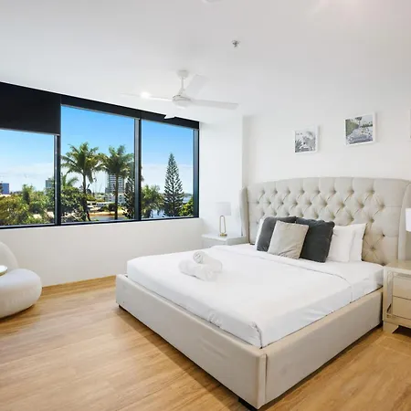 Circle On Cavill Canal Views Huge Apartment Gold Coast Exterior photo